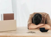 Sisi Gelap Pinjol: Antara Keuntungan dan Kematian!