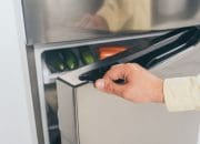 Karet Pintu Kulkas Mulai Longgar? Atasi Pakai Cara Ini Yuk