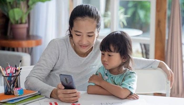 9 Rekomendasi Game Edukatif di Smartphone Buat Buah Hati Bunda: Belajar Sambil Bermain!