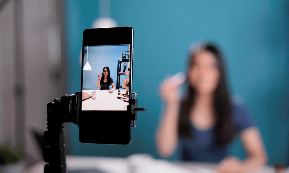 Cara Live Game di TikTok Pakai 2 HP, Biar Hasil Konten Lebih Bagus