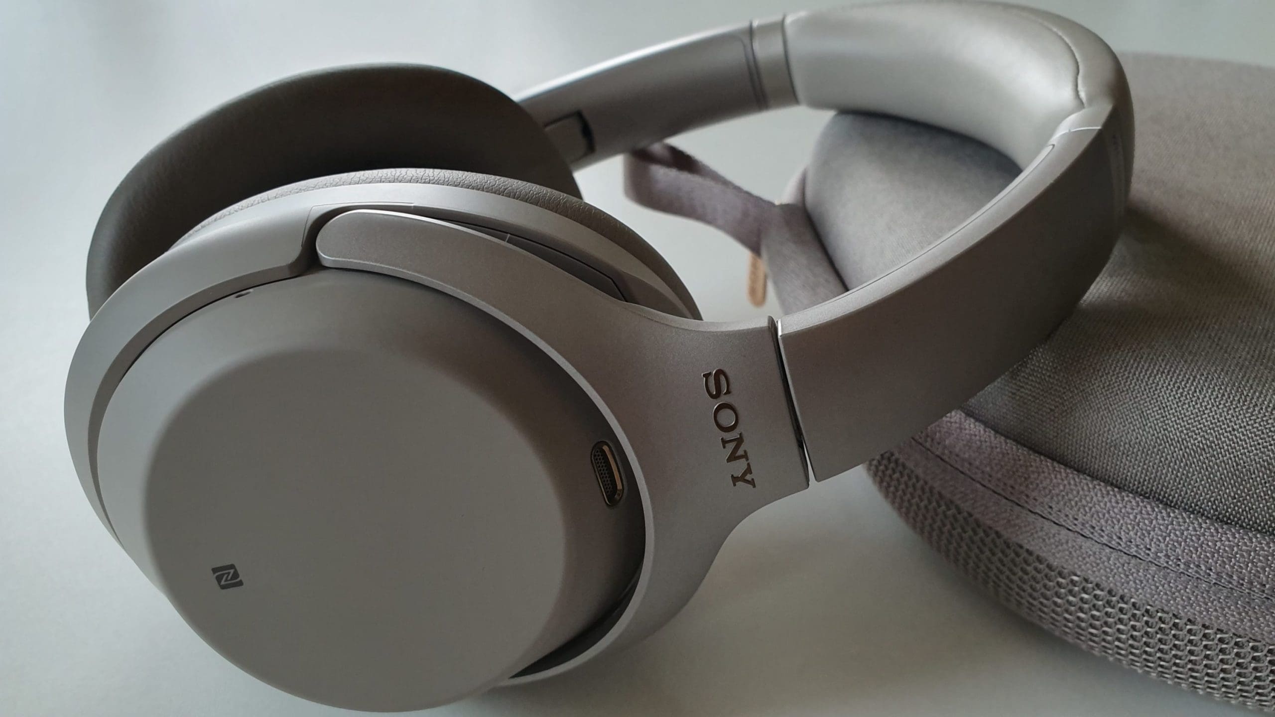 10 Headset Sony Terbaik 2026: Harga Mulai 300 Ribuan Aja!