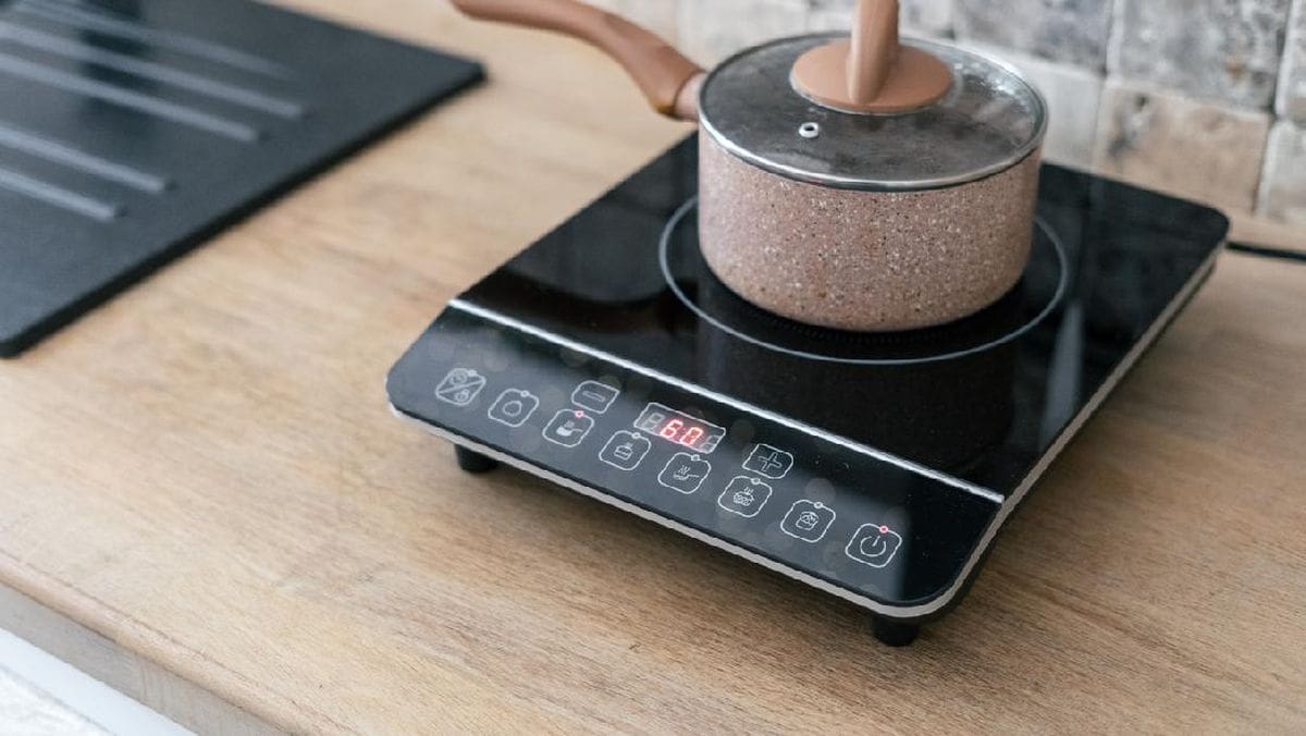 5 Kompor Listrik Low Watt Terjangkau, Cuma Rp 300 Ribuan Aja!