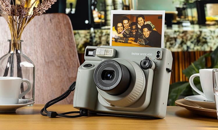FUJIFILM Instax WIDE 400 Resmi Dirilis! Apa Keunggulannya?