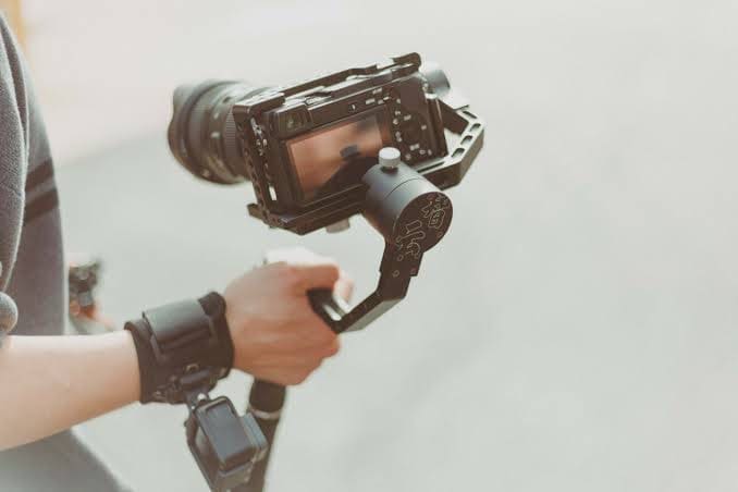 9 Gimbal Kamera DSLR Mirrorless Murah & Terbaik 2026: Dijamin Hasil Video Super Stabil!