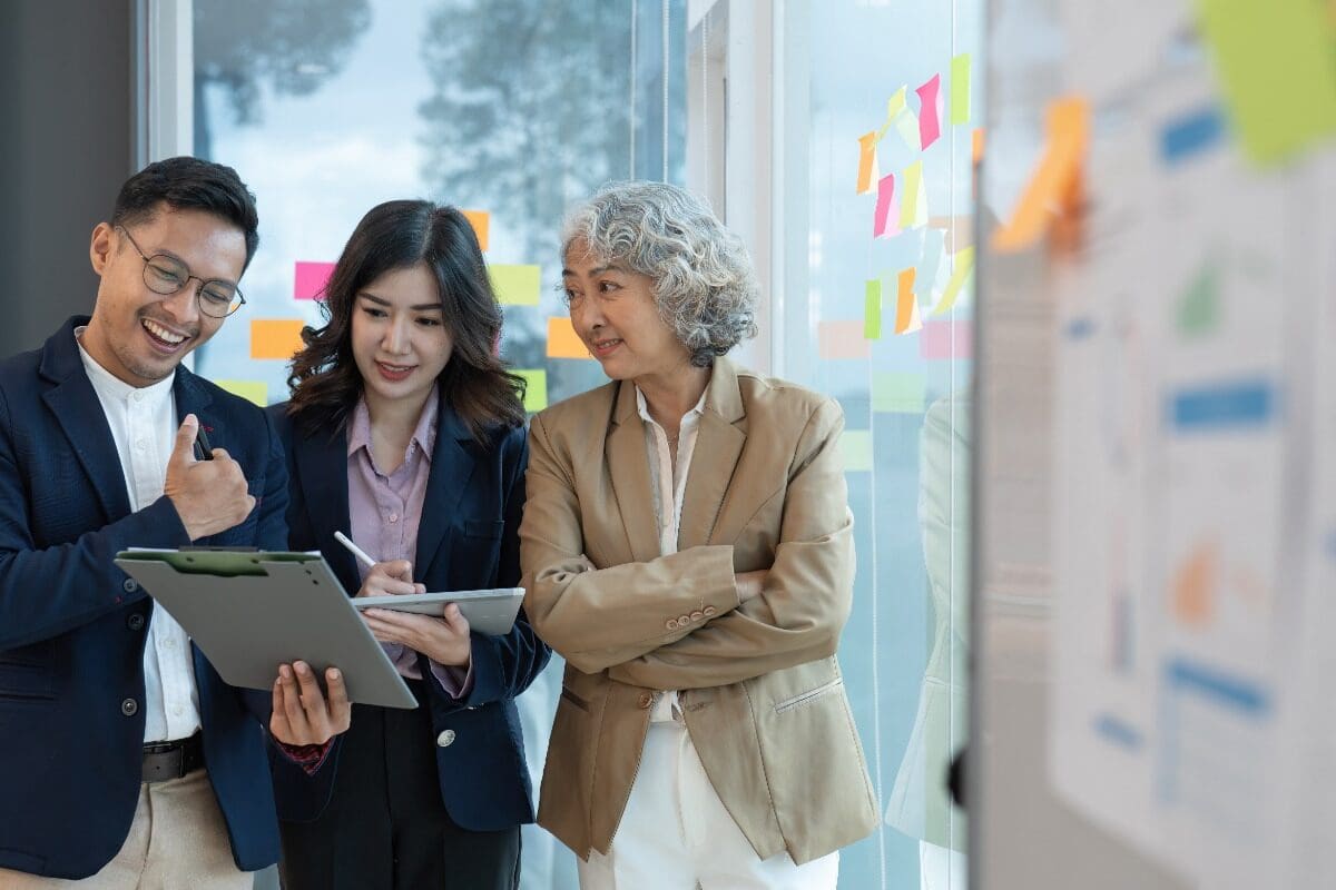 Jangan Sampai Salah Fokus! Kenali Perbedaan Strategis Pemasaran dan Penjualan