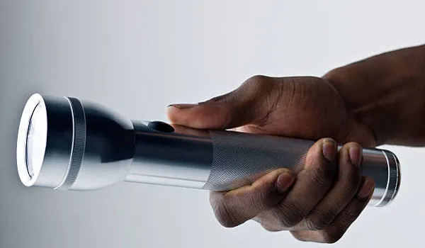 15 Lampu Senter Terbaik 2026, Buat Malammu Terang Benderang!