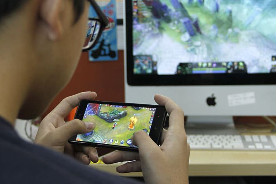 15 Cara Paling Gampang Biar HP Nggak Patah-Patah Pas Main Game