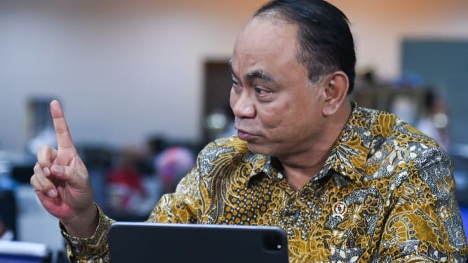 Perang Melawan Judi Online: Menkominfo Tegur Keras Penyedia E-Wallet