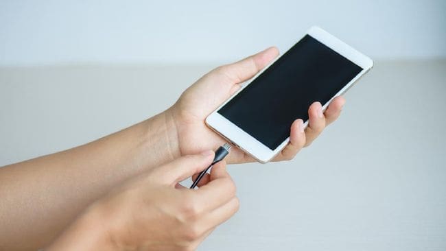 Kenapa HP Kamu Sering Mati Sendiri? Ini Penyebab dan Solusinya!