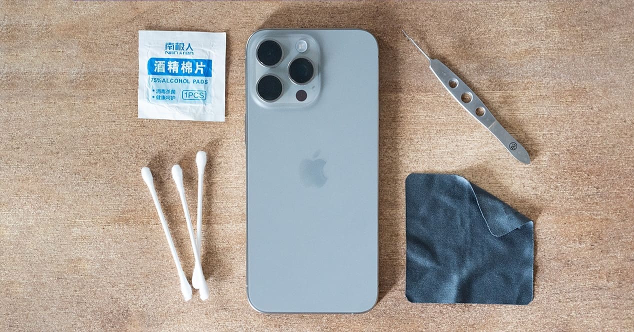 Jangan Sampai Salah! Sederet Tips Cemerlang Membersihkan iPhone Titanium