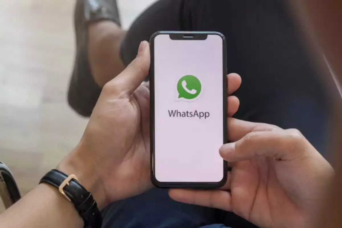 Cara Seru Balikin Foto yang Keapus di WhatsApp, Gampang Banget!