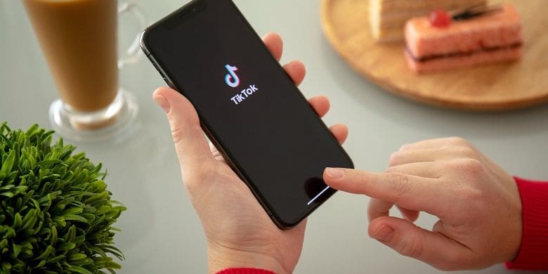 Nggak Bisa Simpan Video TikTok? Coba Cara Jitu Ini!