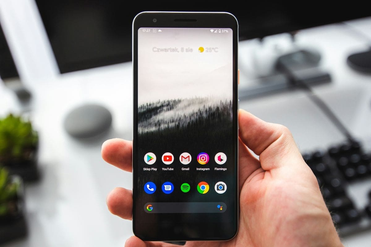 Benarkah Nutup Aplikasi Background Bikin Baterai HP Makin Awet? Ini Faktanya!