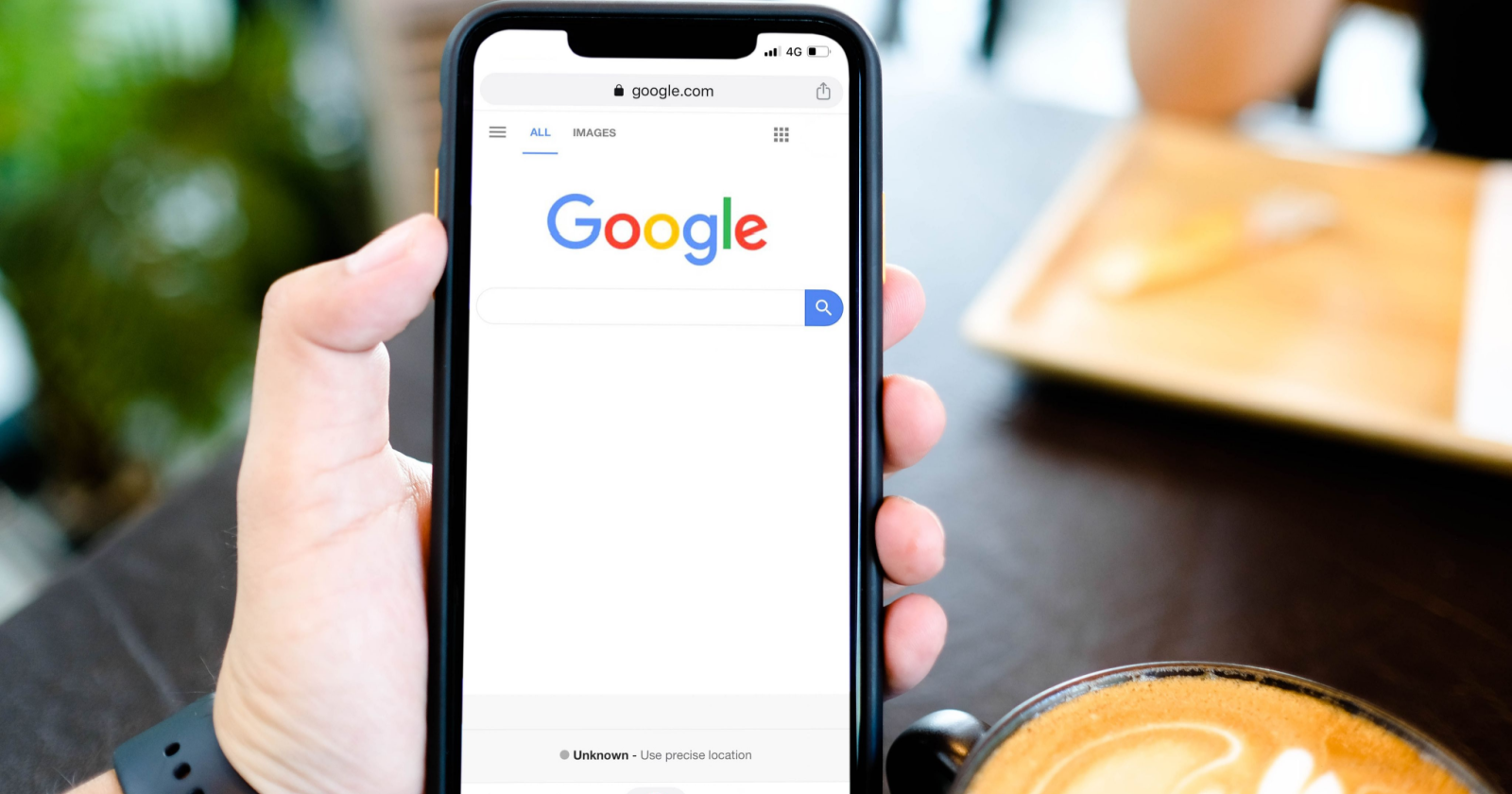 Google Beneran Bisa Denger Suara Kita? Cek Fakta & Cara Menghentikannya