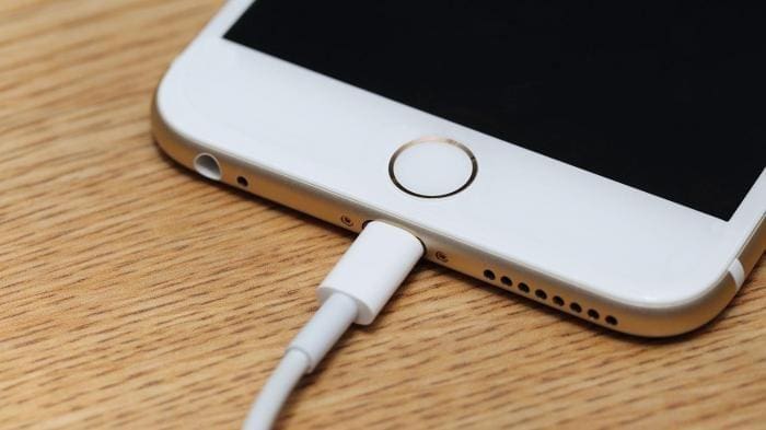 Daya Ponsel Tidak Terisi Penuh Saat Di Cas? Ini Cara Mudah Mengatasinya!