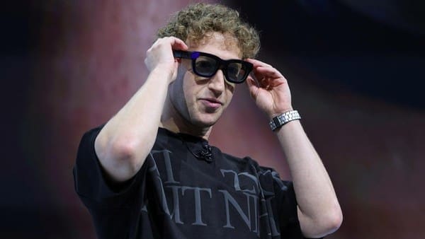 Zuck Ramal Kacamata Pintar Bakal Geser Smartphone, Masa Sih?