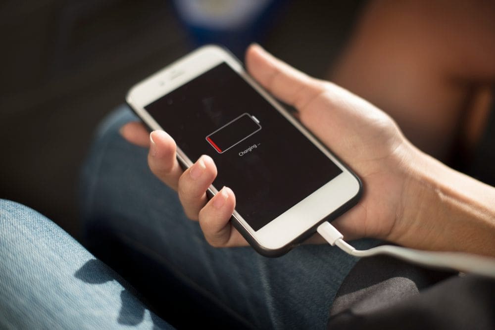 Jangan Asal Charger Pas Mudik! Ini 5 Tips Aman Charger HP di Tempat Umum