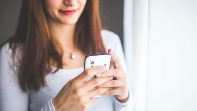 Ketahuan Deh! Ini 6 Cara Ampuh Cek HP Suami Tanpa Bikin Dia Curiga