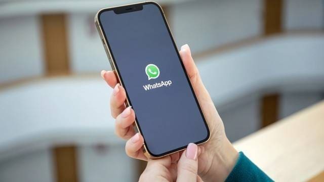 Chat WA Aman Banget! Ini Dia 5 Cara Kunci Chat WhatsApp Biar Nggak Kepo-Kepoan