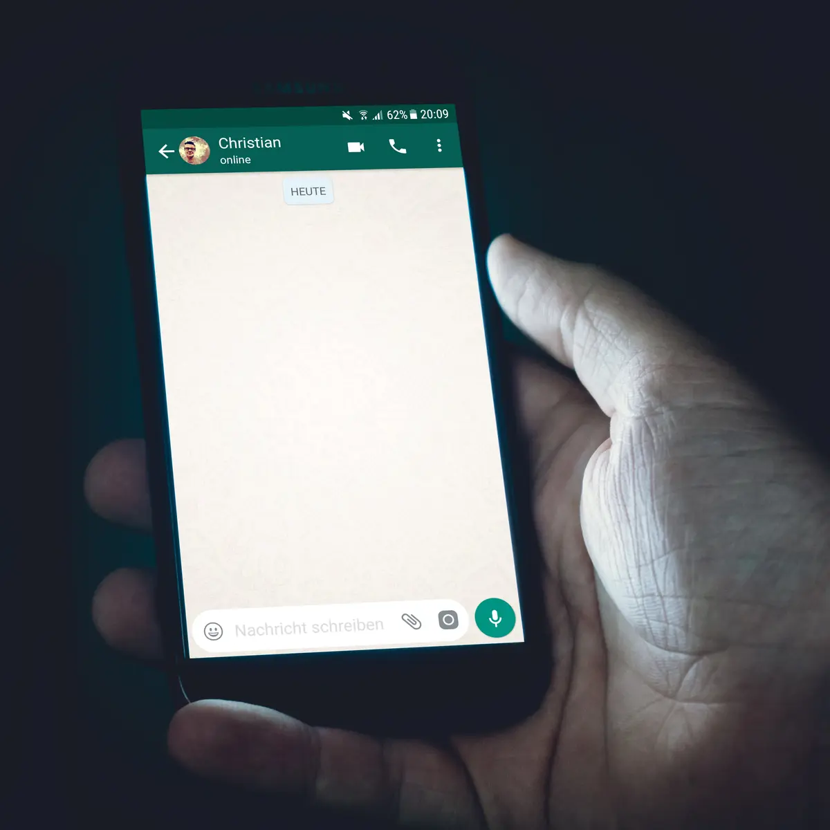 Obrolan WhatsApp Hilang? Tenang, Gini Cara Balikin Lagi dengan Santai!