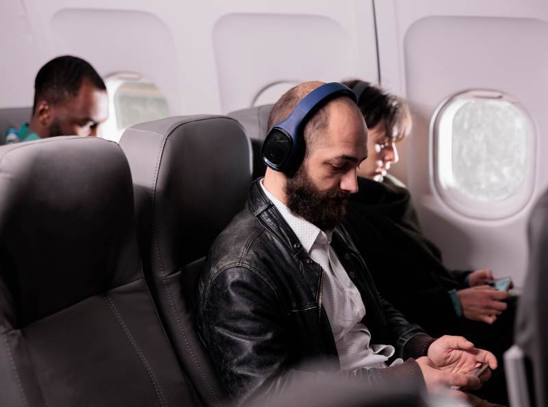 Jangan Sampai Kena Teguran! Ini Aturan Main HP di Pesawat yang Wajib Kamu tau