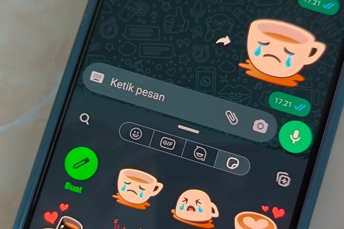 Stiker WhatsApp Berantakan? Gini Cara Bikin Favoritmu Muncul di Atas Terus!