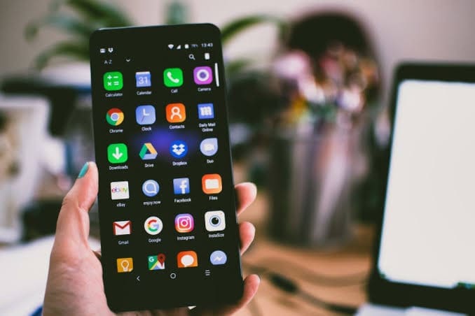 7 Trik Mudah Mengatasi Smartphone Yang Terkena Debu!