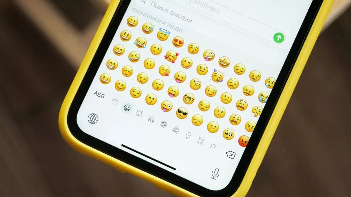 Tutorial Emoji iPhone untuk Newbie: Bikin Chatting Anti Boring!