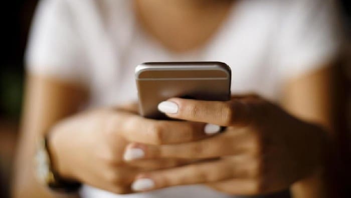 Penting! Ini Dia 4 Ciri-ciri Aplikasi Android Lagi Mantau HP Kamu Diam-Diam