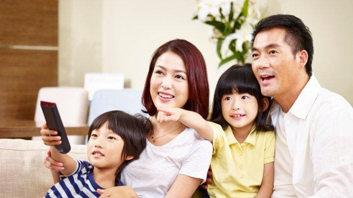 Ibu atau Ayah, Siapa Sih yang Nurunin Kepintaran Anak? Jawabannya Bikin Kaget!