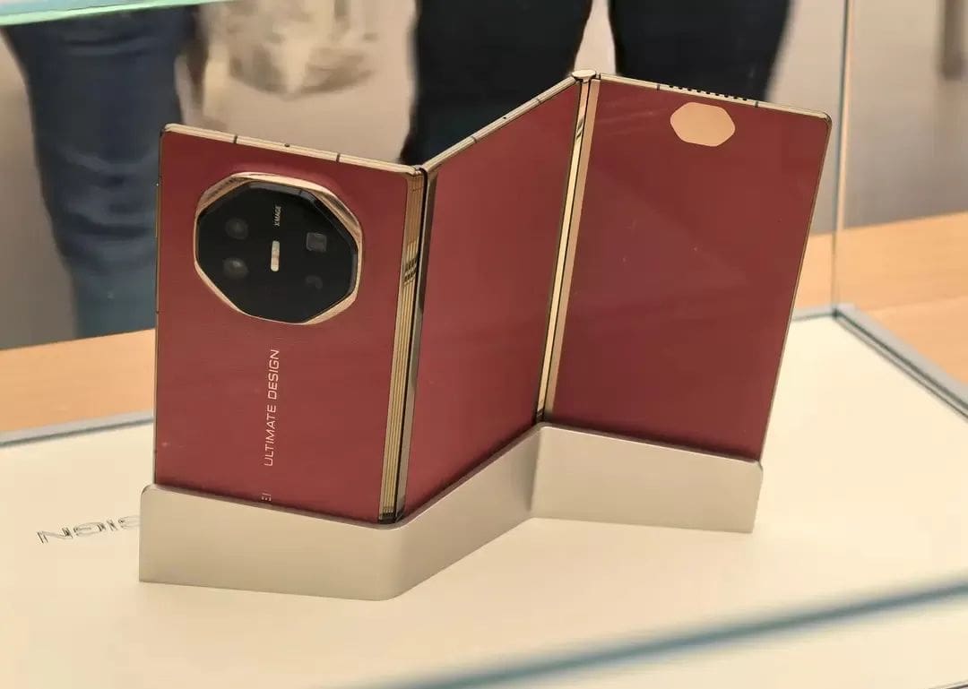 Bukan Sekadar Lipat Dua! Intip Kecanggihan Smartphone Lipat Tiga