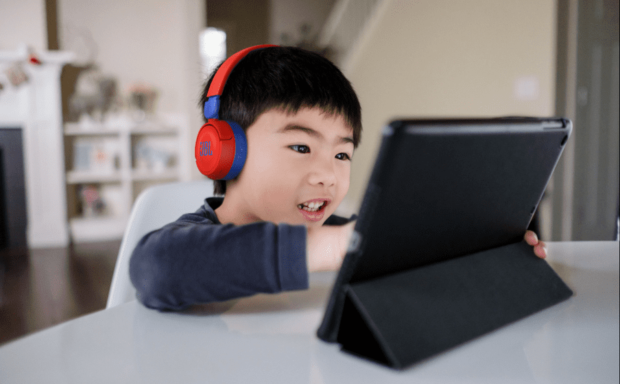 Canggih Banget! JBL Rilis Headphone Khusus Anak dan Bisa Dipantau Lewat HP