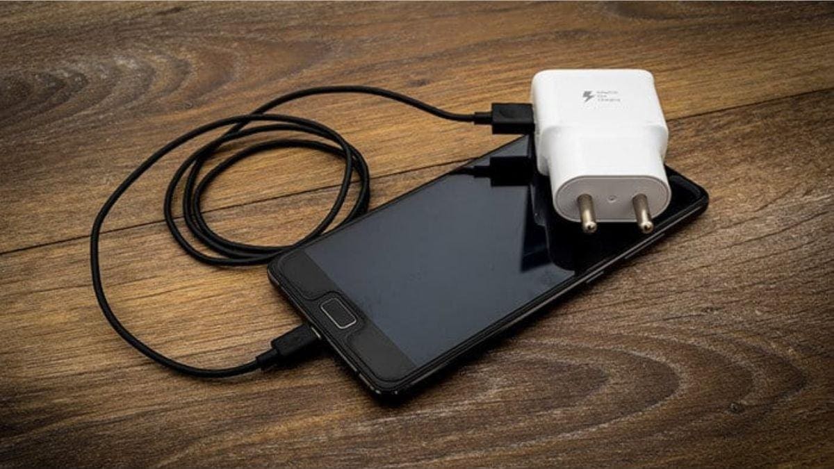 Cara Menjaga Kabel Charger Agar Tidak Mudah Rusak