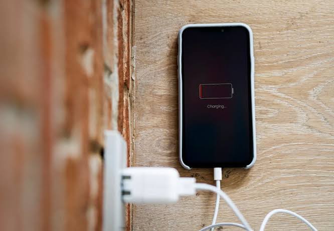 6 Smartphone Ini Punya Baterai Tahan Lama