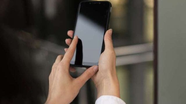 Gampang Banget! Ini Cara Mengatasi Layar Hitam atau Black Screen pada HP Android