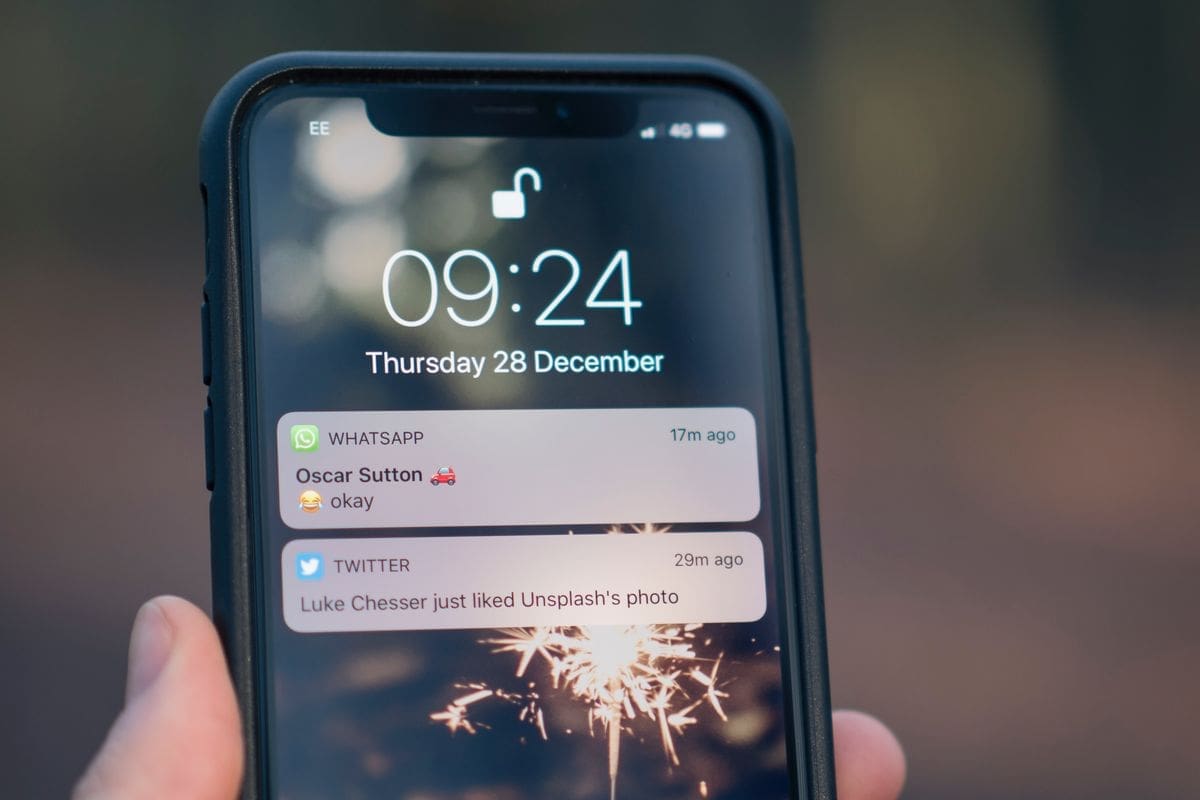 6 Cara Mudah Mengatasi Notifikasi WhatsApp yang Terlambat Masuk di HP