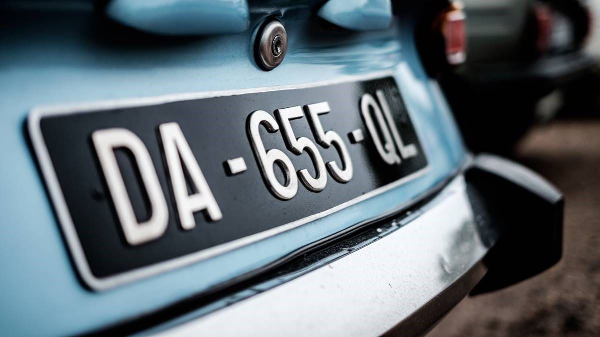 Ciri-Ciri Pelat Nomor Motor atau Mobil yang Dibeli Kredit