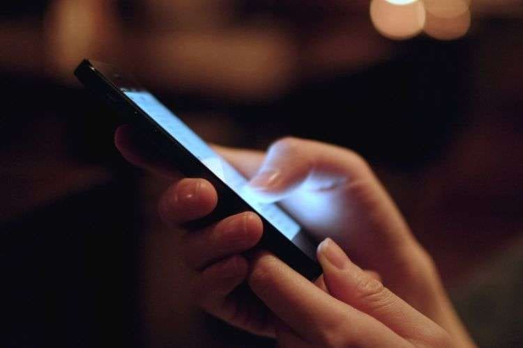 Waspada! Satu Kali Klik Pada Aplikasi Chat Dapat Menyebarkan Data Kontak