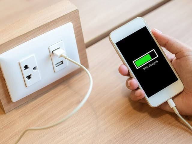 Perhatikan Hal Ini Sebelum Membeli Charger Ponsel!