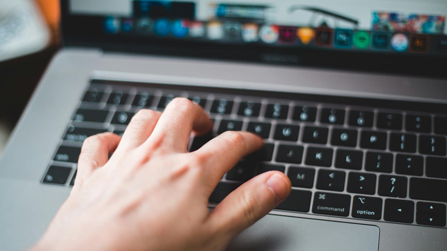 Keyboard Laptop Nggak Jalan? Tenang, Ini Cara Ampuh Biar Ngetik Lagi Lancar Jaya!