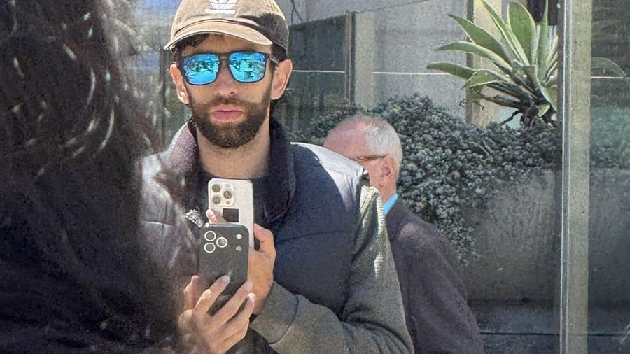 Heboh! Tangkapan Kamera Publik Ini Diduga iPhone 17 Pro