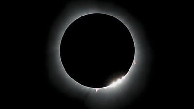 Ramai Dibicarakan! benarkah Gerhana Matahari Total Akan Membuat Bumi Gelap pada 2 Agustus Nanti?