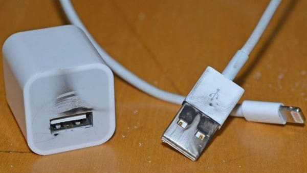 Ketahuilah 4 Resiko Saat Menggunakan Charger Palsu