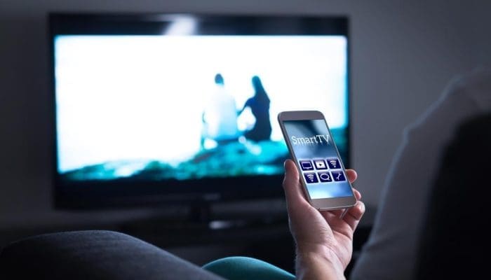 Cara Mudah Menyambungkan HP ke TV dengan Berbagai Metode