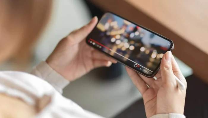 Tips Hemat Kuota Saat Streaming di HP, Tetap Asyik Tanpa Takut Boros