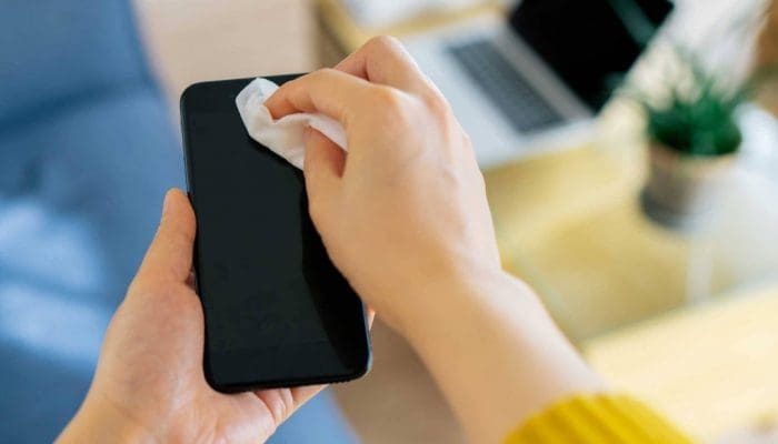 9 Tips Bersihkan Lensa Kamera HP dengan Benar
