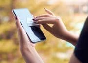 7 Cara Tepat Membersihkan Smartphone Dari Debu; Biar Tetap Awet!