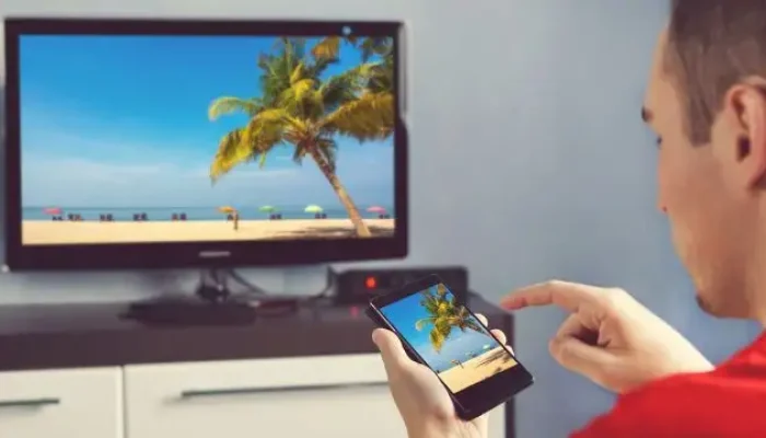 5 Cara Menyambungkan HP ke TV Tanpa Kabel