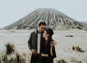 10 Ide Prompt AI Foto Pasangan Romantis di Gunung yang Bikin Baper