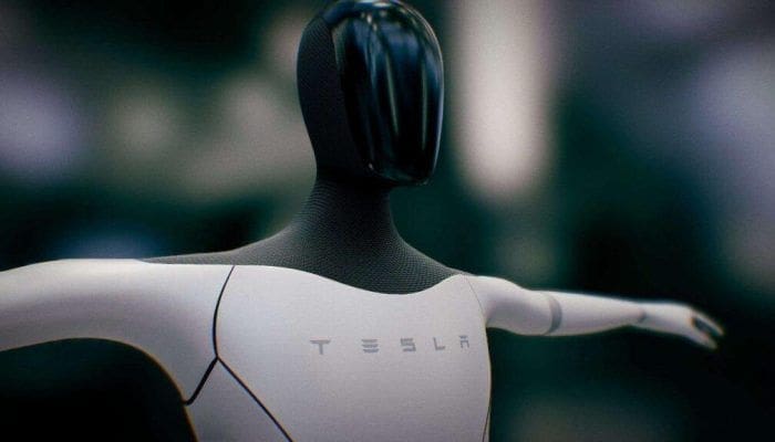 Elon Musk Klaim Robot Tesla Bisa Gantikan Dokter Bedah